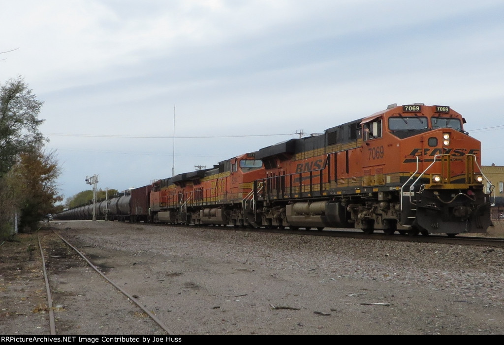 BNSF 7069 East